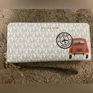 Michael Kors Jet Set Go Wallet